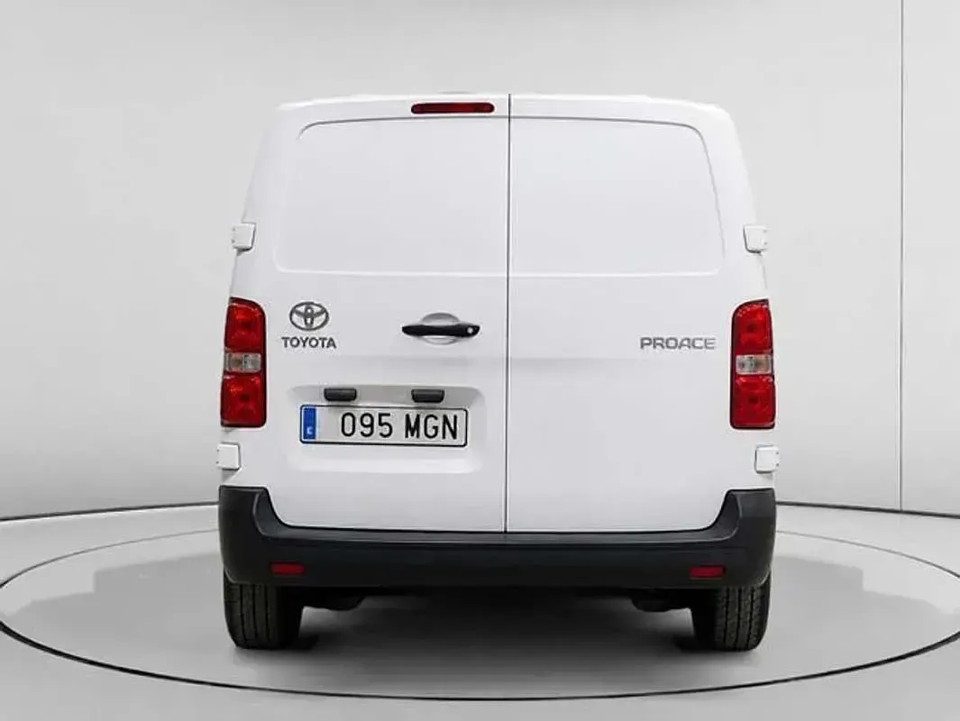 Usado Toyota Proace Plus 102 CV (75 kW) 2023 Blanco Monovolumen
