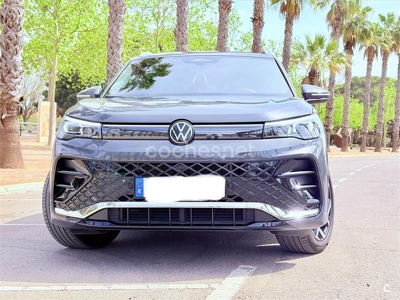 Usado VW Tiguan R-line 150 CV (110 kW) 2025 Gris / plata SUV