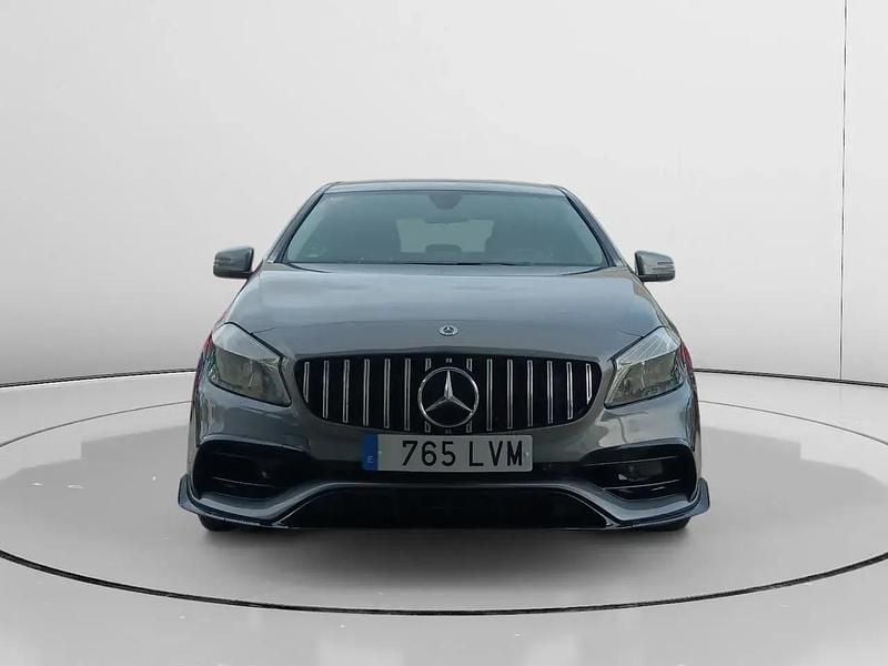 Usado Mercedes A180 Style 109 HP (80 kW) 2017 Cinzento Sedan