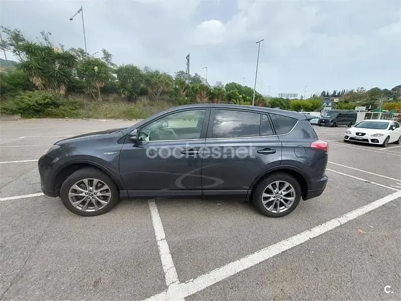 Usado Toyota RAV4 Hybrid Executive 197 CV (144 kW) 2016 Gris / plata SUV