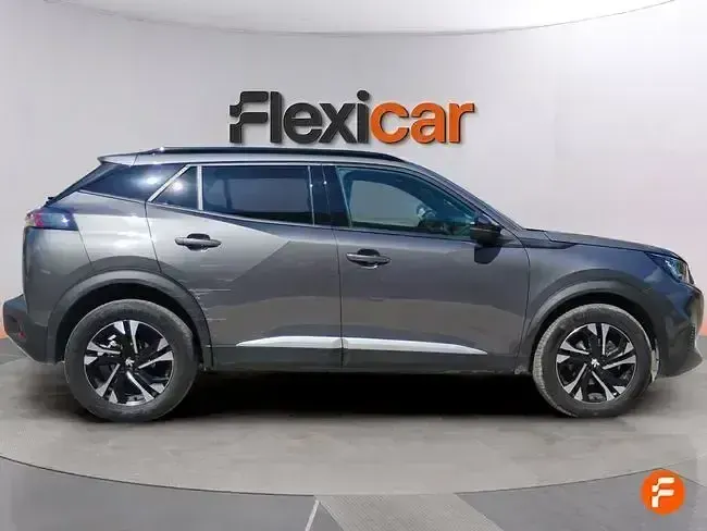 Usado Peugeot 2008 Allure 130 CV (95 kW) 2023 Gris SUV