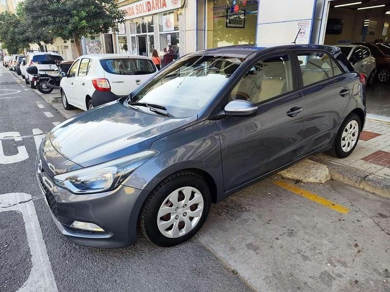 Gris Usado 2018 Hyundai i20 Utilitario | 11.500 € (Precio justo) - Imagen 1/4