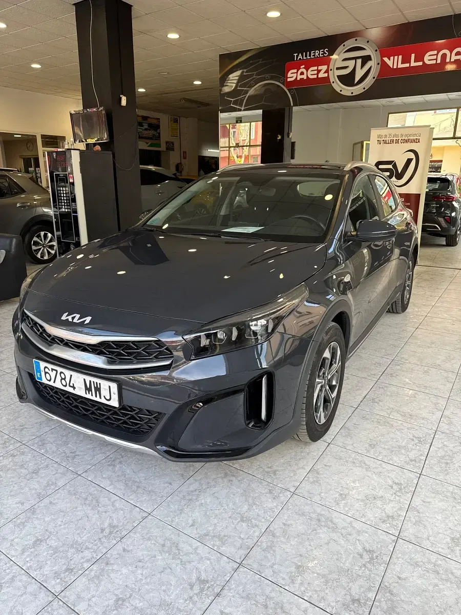 Usado Kia XCeed 100 CV (73 kW) 2024 Beige SUV