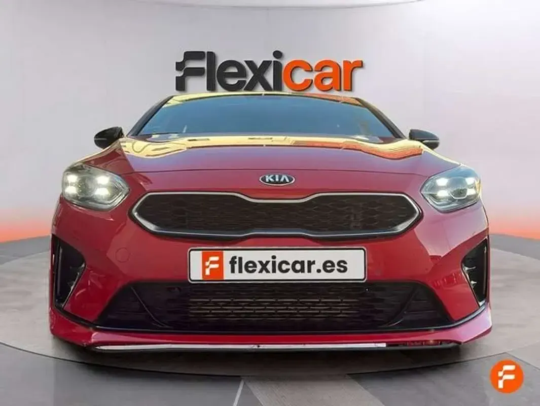 Usado Kia ProCeed GT-Line 140 CV (102 kW) 2019 Rojo Familiar