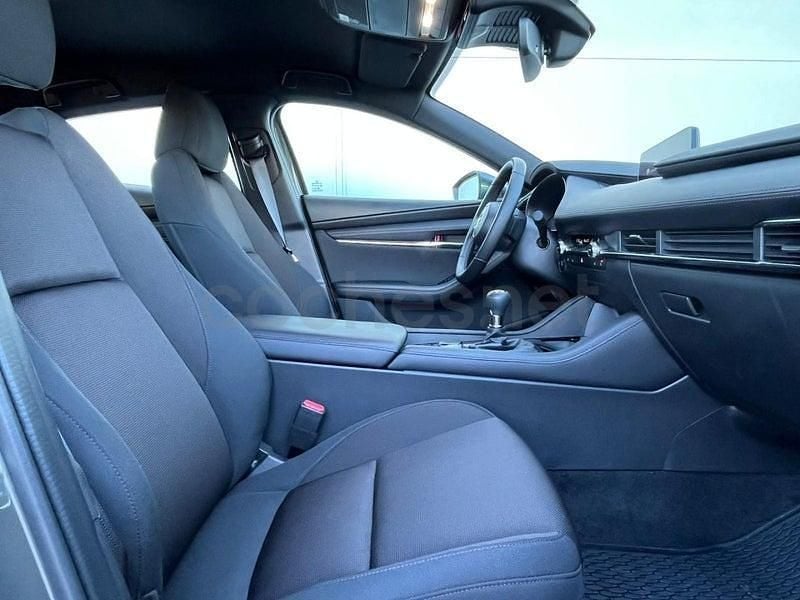 Usado Mazda 3 Center-Line 140 CV (102 kW) 2025 Gris / plata Berlina