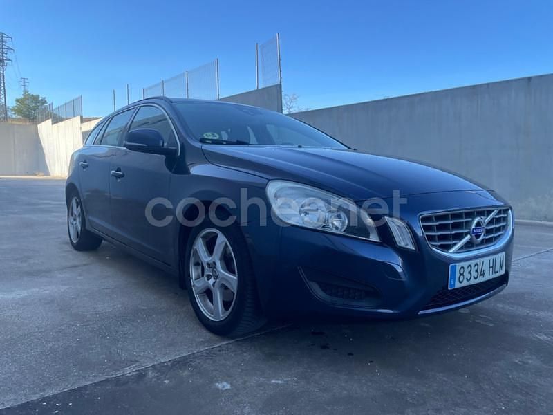 Usado Volvo V60 Momentum 136 CV (100 kW) 2012 Azul Familiar