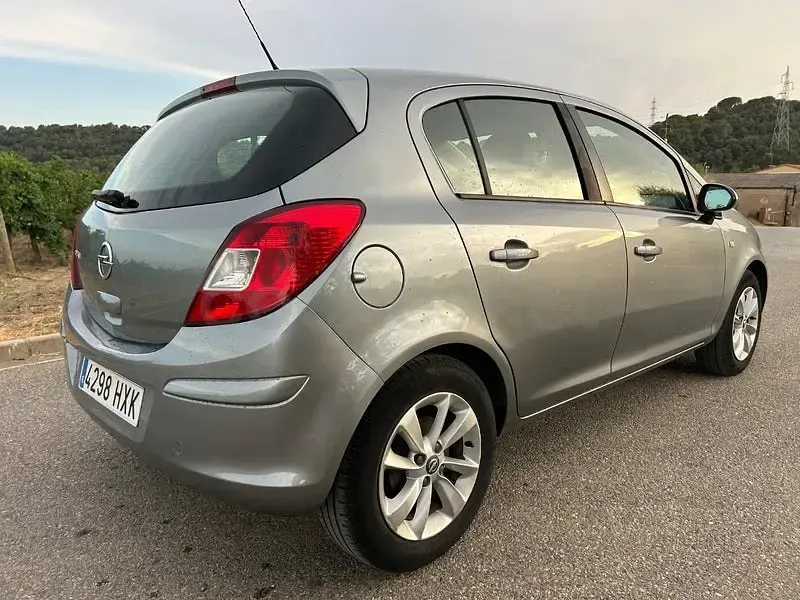 Usado Opel Corsa Expression 85 CV (62 kW) 2014 Gris / plata Utilitario