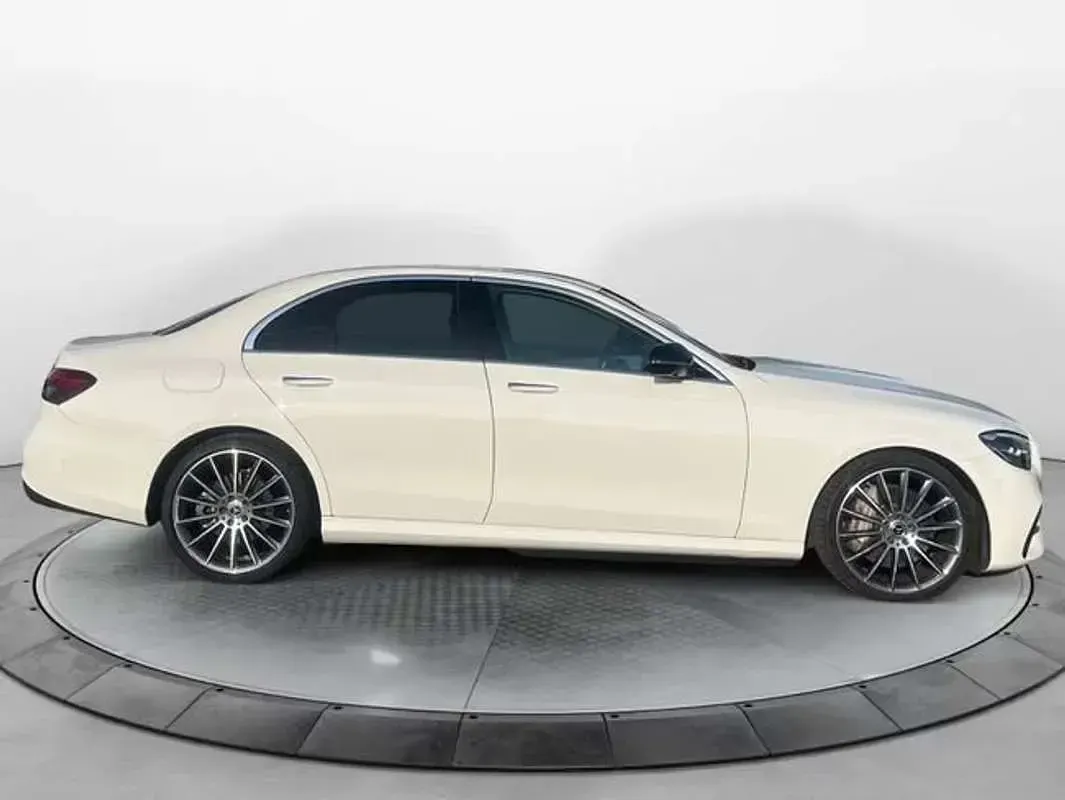 Usado Mercedes E400 AMG 330 CV (242 kW) 2023 Blanco Berlina