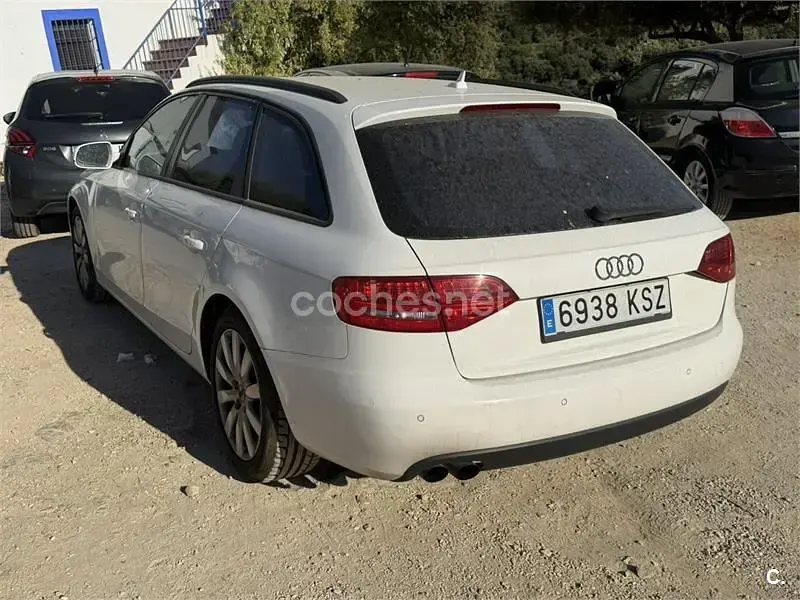 Usado Audi A4 143 CV (105 kW) 2010 Blanco Berlina