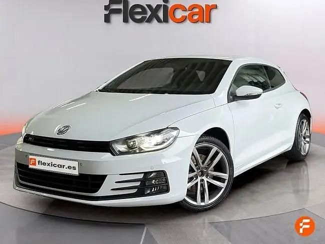 Begagnad VW Scirocco R-line 180 HK (132 kW) 2017 Vit Sportkupé