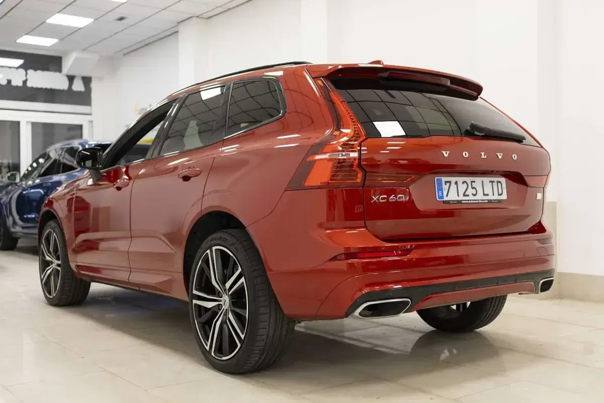 Usado Volvo XC60 R-Design 351 CV (258 kW) 2021 Rojo SUV
