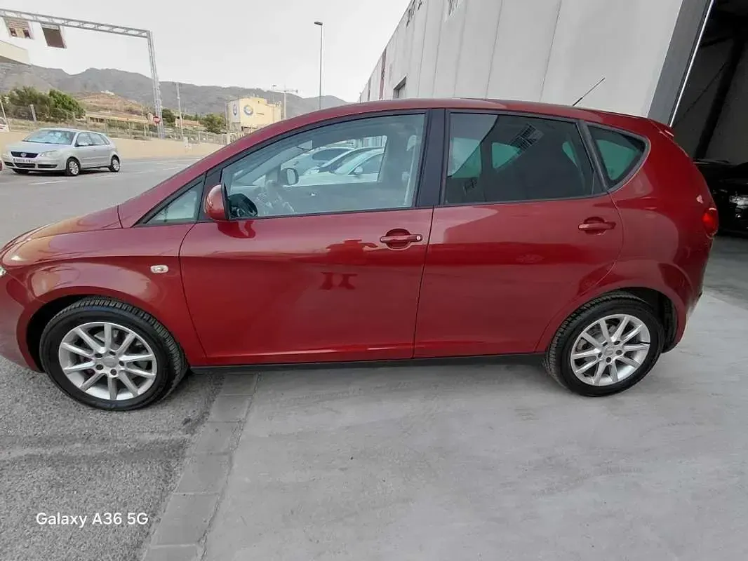 Usado Seat Altea Reference 105 CV (77 kW) 2009 Burdeos Monovolumen