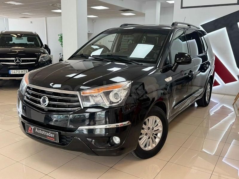 Usado Ssangyong (KGM) Rodius Limited 155 CV (114 kW) 2014 Negro Monovolumen