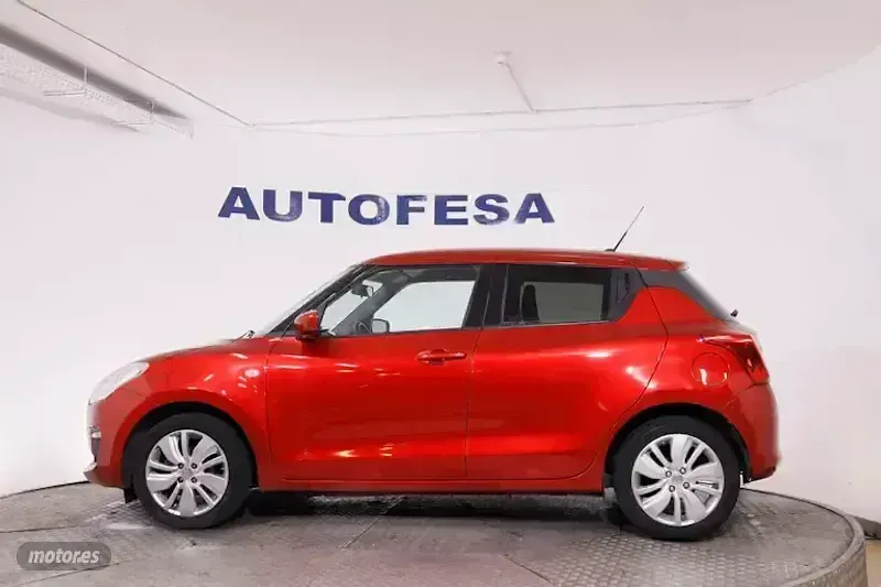 Usado Suzuki Swift 90 CV (66 kW) 2018 Granate Utilitario