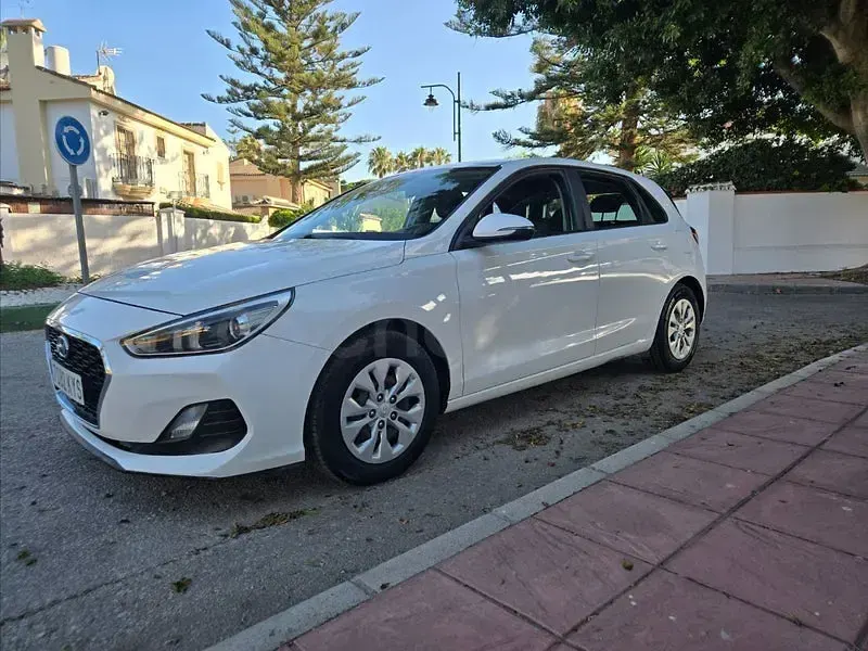 Usado Hyundai i30 95 CV (69 kW) 2018 Blanco Berlina