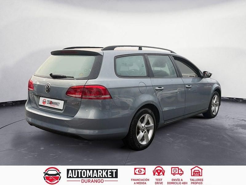 Usado VW Passat 105 CV (77 kW) 2011 Azul Familiar