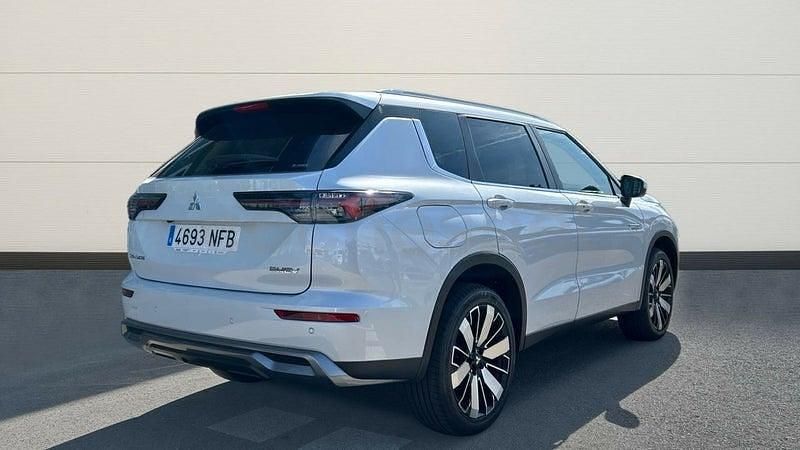 Usado Mitsubishi Outlander P-HEV 306 CV (225 kW) 2025 Blanco SUV