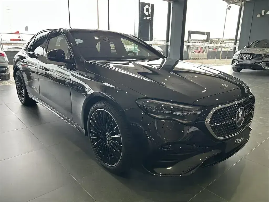 Nuevo Mercedes E220 197 CV (144 kW) 2026 Gris Berlina