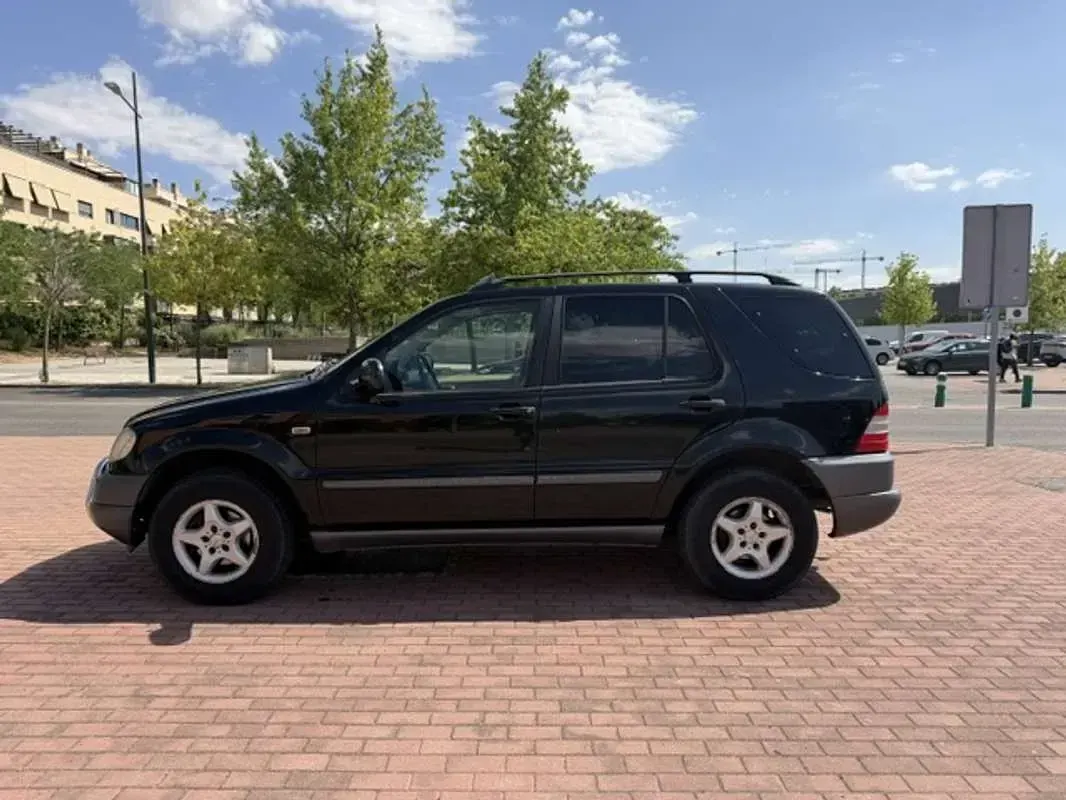 Usado Mercedes ML320 218 CV (160 kW) 2000 Negro SUV