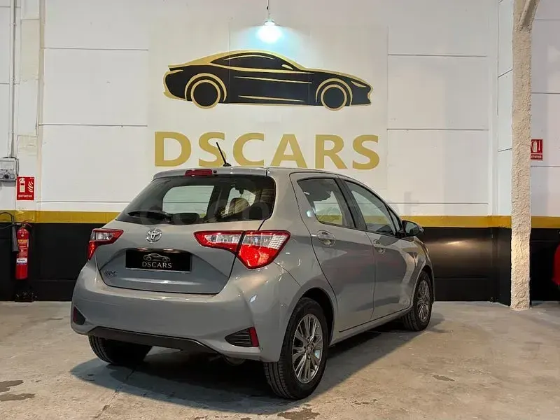 Occasion Toyota Yaris Active 69 ch (50 kW) 2019 Gris Berline