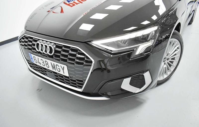 Usado Audi A3 Sportback Advanced 116 CV (85 kW) 2023 Gris Utilitario