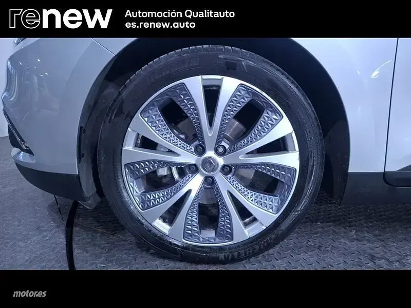 Usado Renault Scénic Zen 120 CV (88 kW) 2020 Gris Monovolumen