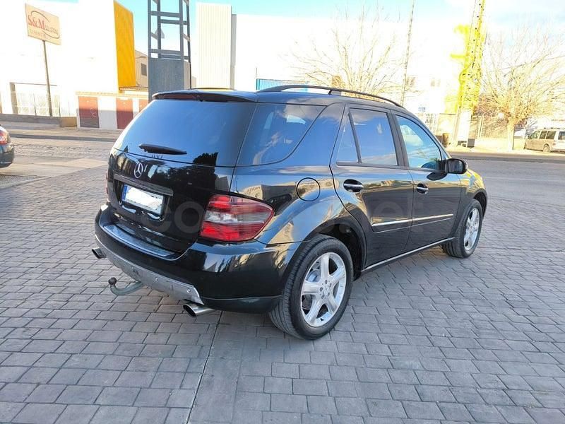 Usado Mercedes ML320 224 CV (164 kW) 2006 Negro SUV