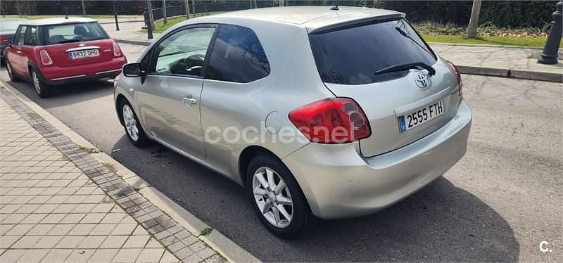 Usado Toyota Auris Luna 90 CV (66 kW) 2007 Gris / plata Utilitario