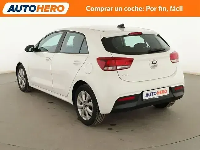 Usado Kia Rio 84 CV (61 kW) 2021 Blanco Berlina