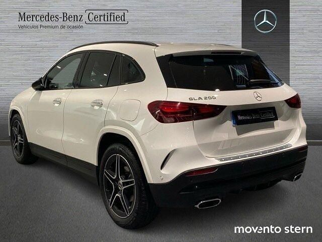 Usado Mercedes GLA200 AMG line 163 CV (119 kW) 2025 Blanco polar SUV