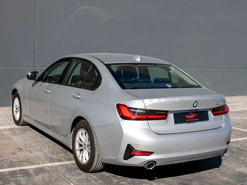 Usado BMW 320e Comfort Edition 190 CV (139 kW) 2021 Gris / plata Berlina