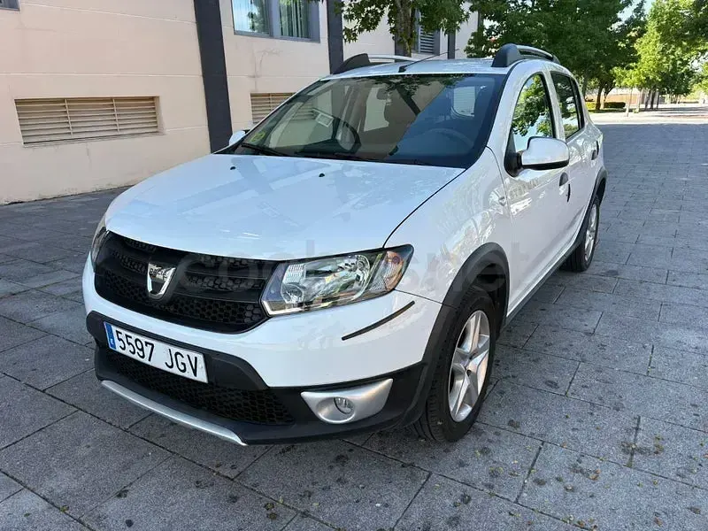 Usado Dacia Sandero Stepway 90 CV (66 kW) 2015 Blanco Berlina