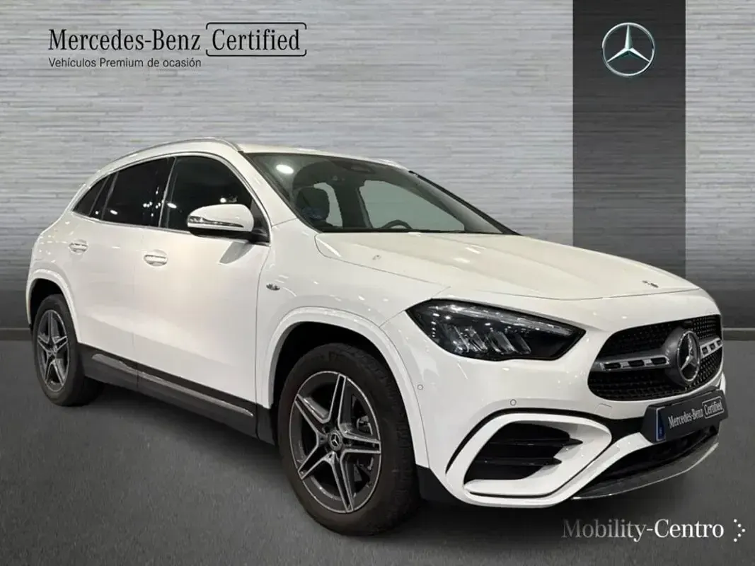 Usado Mercedes GLA250 163 CV (119 kW) 2025 Blanco polar SUV