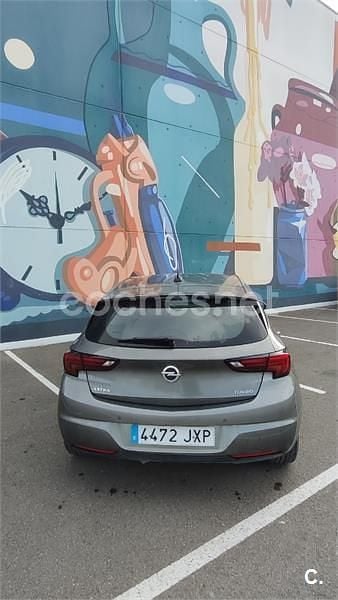 Usado Opel Astra Dynamic 125 CV (91 kW) 2017 Gris / plata Berlina