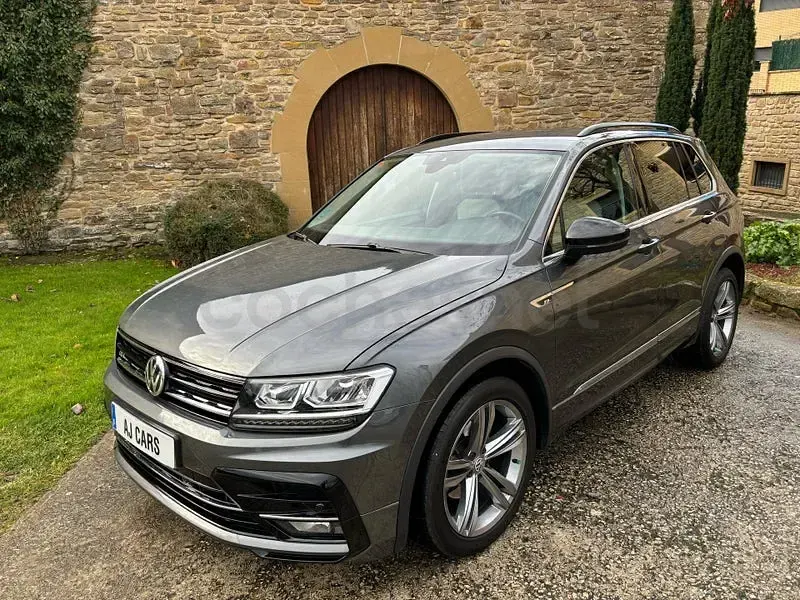 Usado VW Tiguan R-line 150 CV (110 kW) 2020 Gris / plata SUV