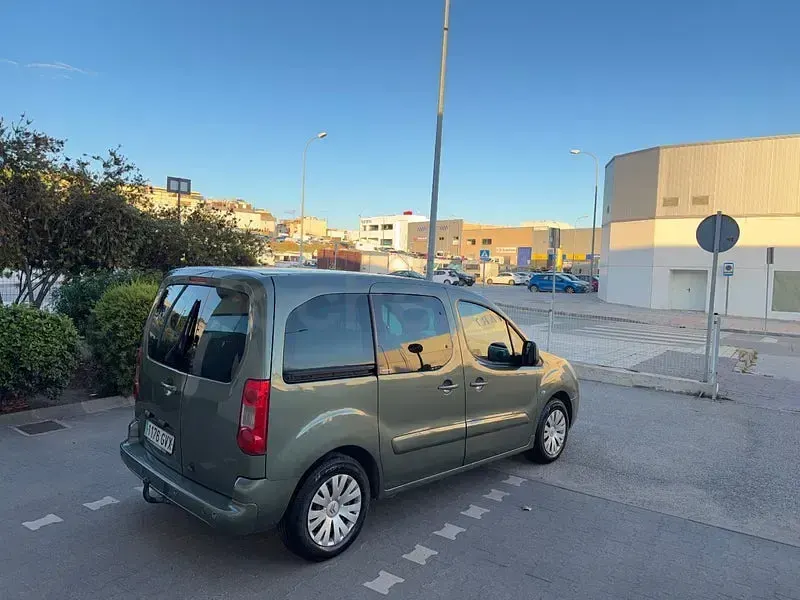 Usado Citroën Berlingo 110 CV (80 kW) 2010 Verde Monovolumen