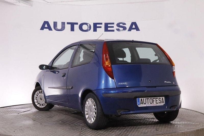 Usado Fiat Punto Dynamic 80 CV (58 kW) 2003 Azul Utilitario