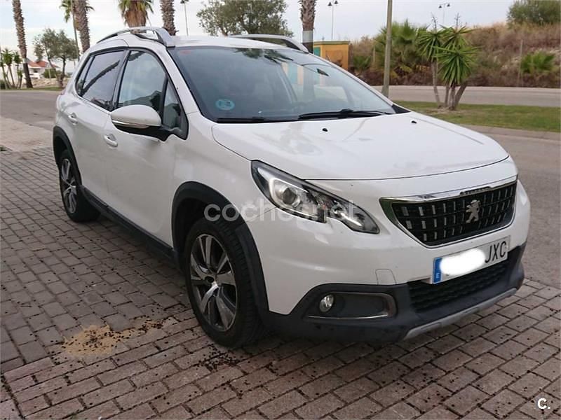 Usado Peugeot 2008 Allure 100 CV (73 kW) 2017 Blanco SUV