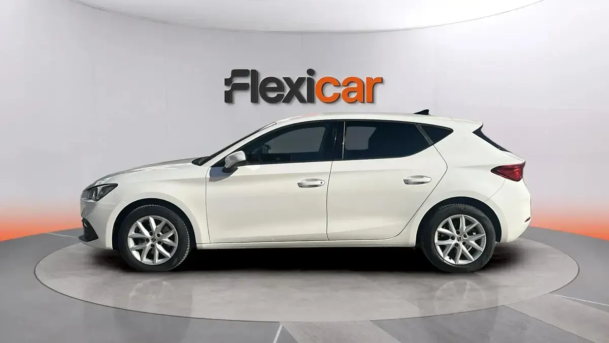 Usado Seat Leon Reference 116 CV (85 kW) 2022 Blanco Berlina