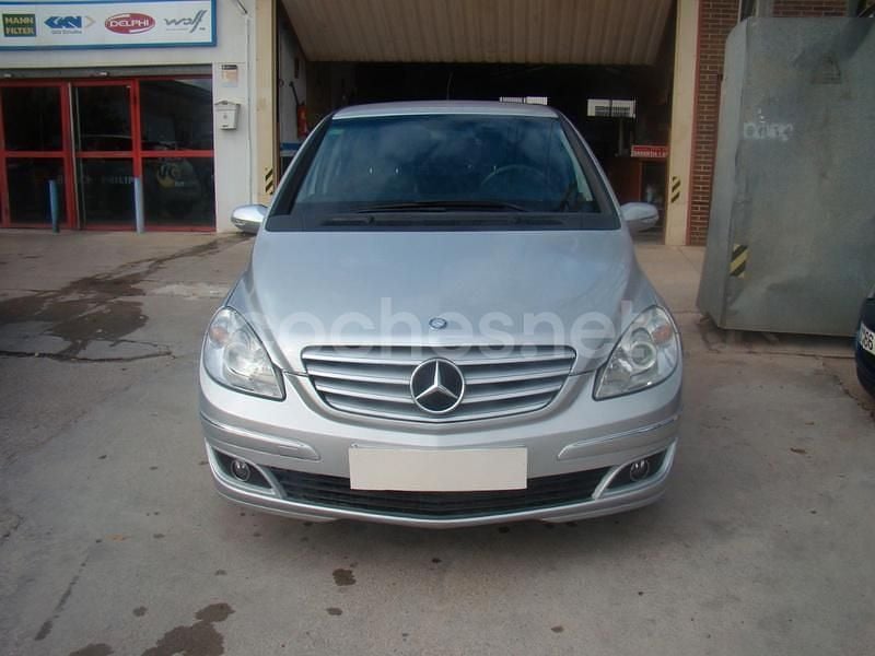 Usado Mercedes B180 109 CV (80 kW) 2007 Gris / plata Monovolumen