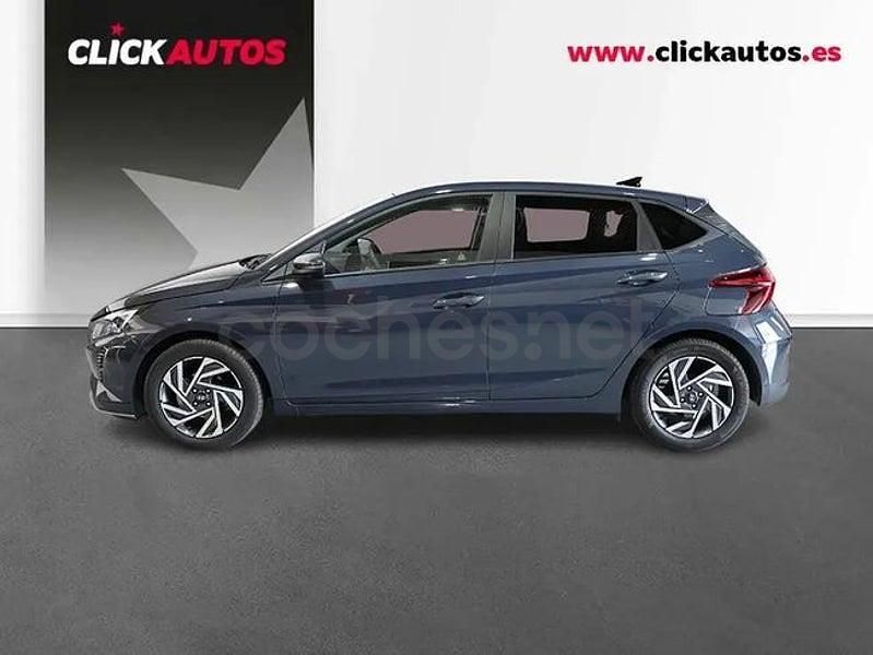 Usado Hyundai i20 79 CV (58 kW) 2025 Gris / plata Utilitario