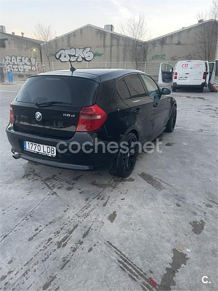 Usado BMW 118 122 CV (89 kW) 2008 Negro Utilitario