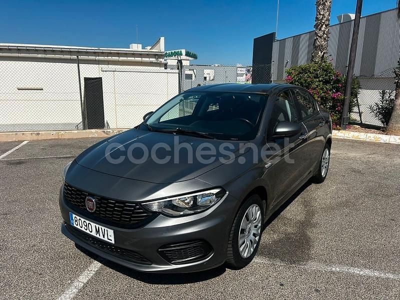 Gris / plata Usado 2017 Fiat Tipo Easy Berlina | 9850 € (Un poco caro) - Imagen 1/4