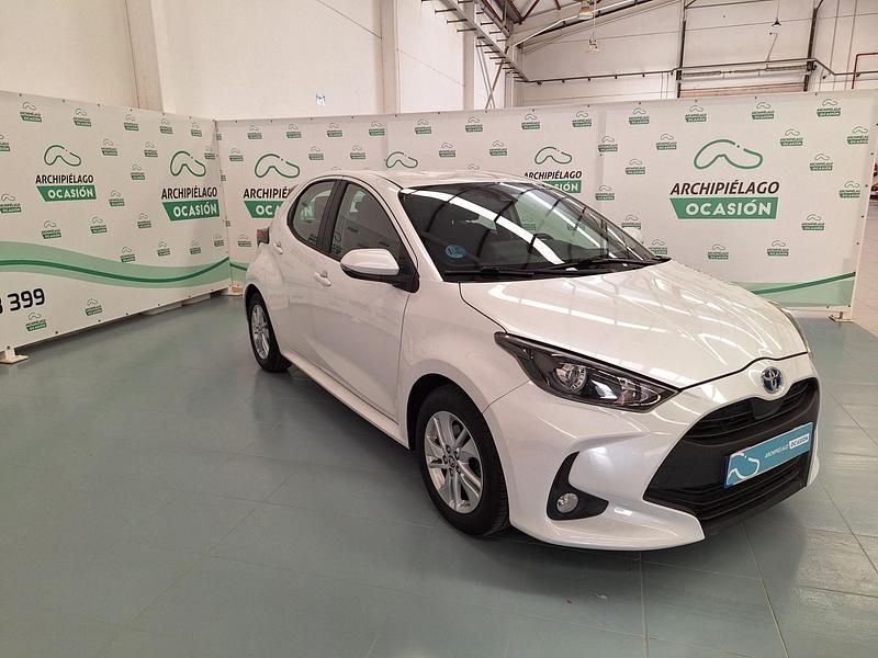 Usado Toyota Yaris Hybrid Edition 116 CV (85 kW) 2021 Blanco Berlina