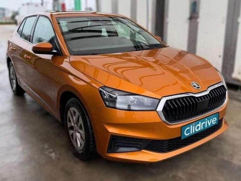Usado Skoda Fabia 80 CV (58 kW) 2022 Naranja Utilitario