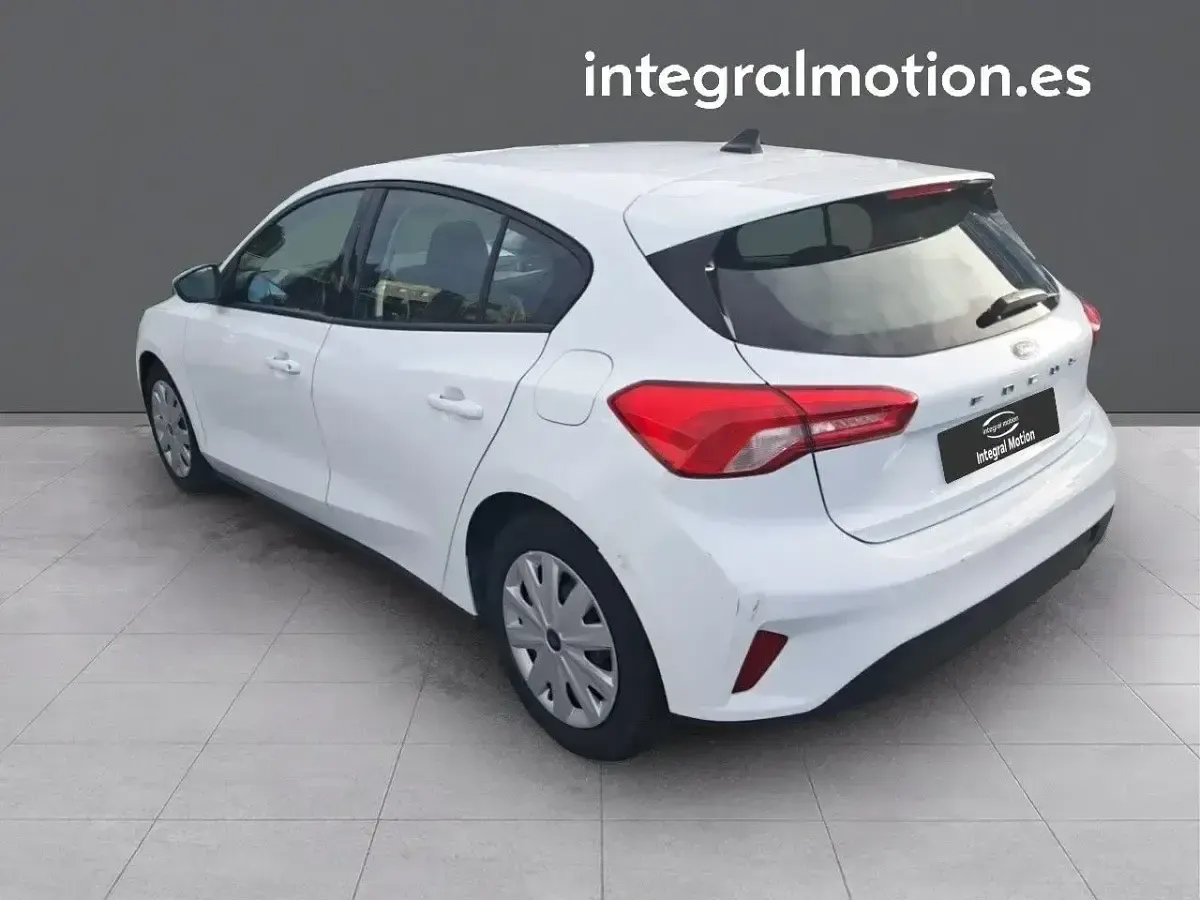 Usado Ford Focus Trend 95 CV (69 kW) 2020 Blanco Berlina