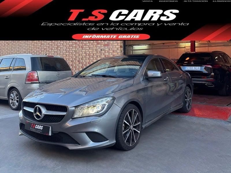 Usado Mercedes CLA200 Urban 136 CV (100 kW) 2014 Gris / plata Berlina