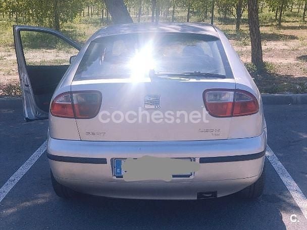 Usado Seat Leon Stella 90 CV (66 kW) 2003 Gris / plata Utilitario