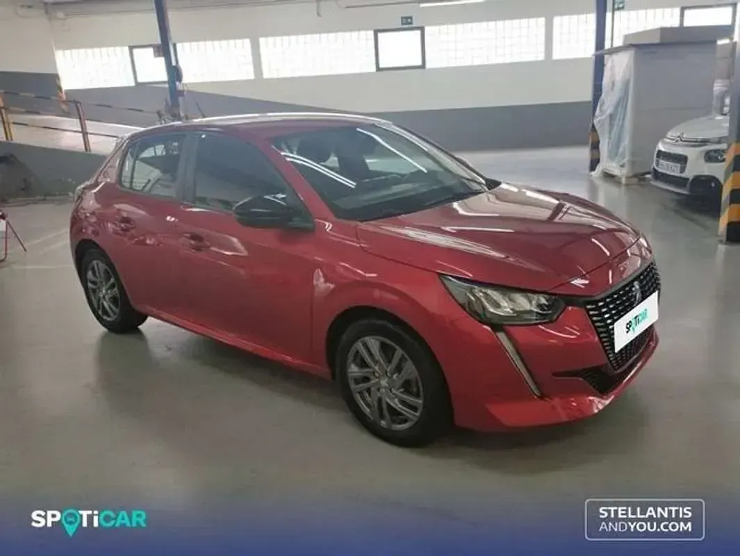 Usado Peugeot 208 Active 101 CV (74 kW) 2022 Rojo Utilitario