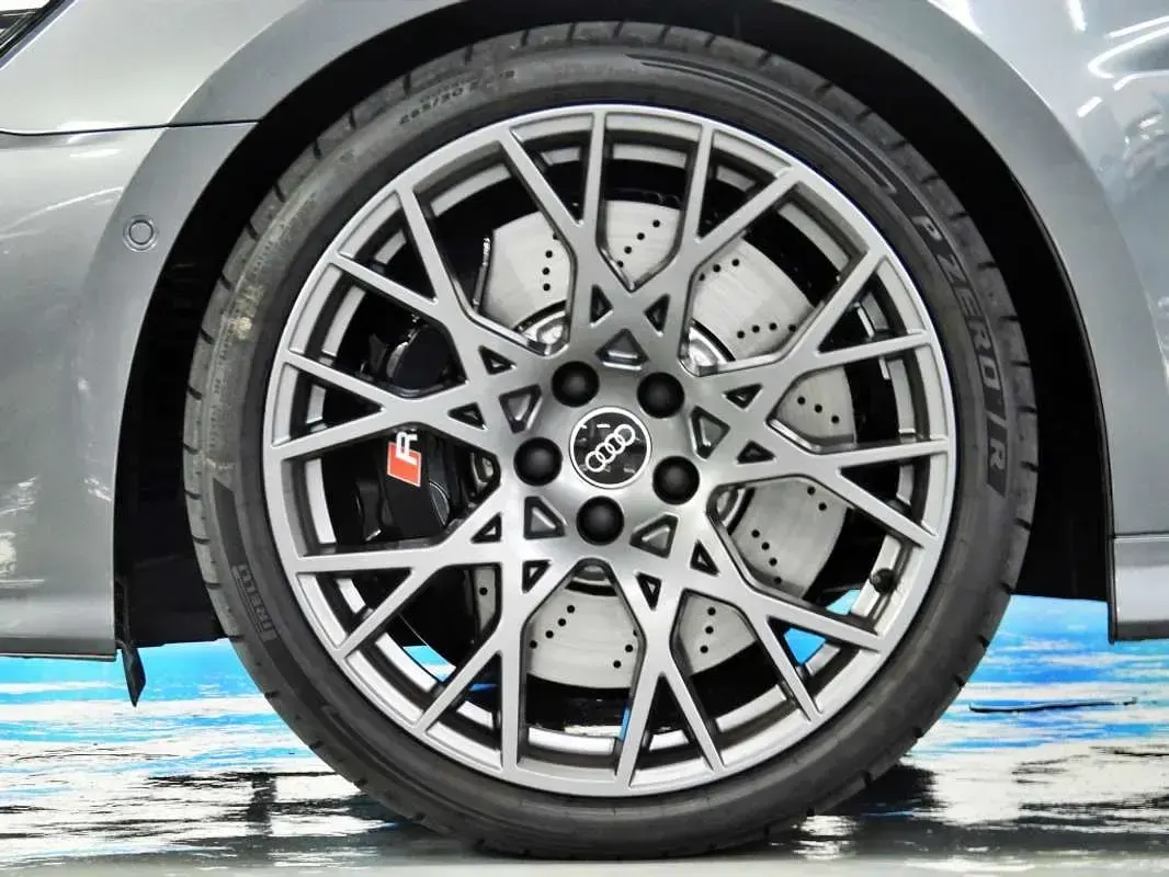 Usado Audi RS3 Sportback 400 CV (294 kW) 2025 Gris / plata Utilitario
